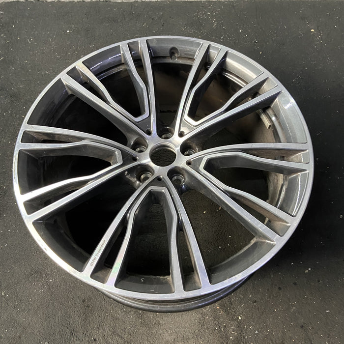 21" BMW X3 18-21 21x9.5 , 10 spoke Original OEM Wheel Rim - Close-Up Detail