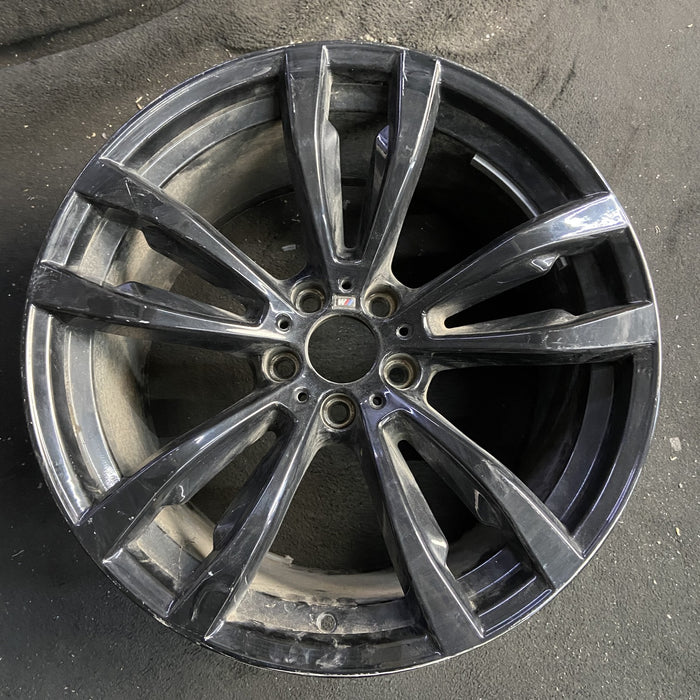 20" BMW X5 14-18 20x11 , 5 spoke, V spoke, flat spoke, black Original OEM Wheel - Angle View