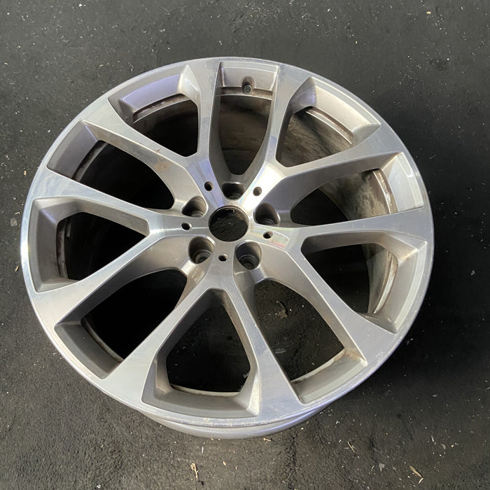 20" BMW X5 19-20 20x9, 5 spoke, Original OEM Wheel Rim - Close-Up Detail