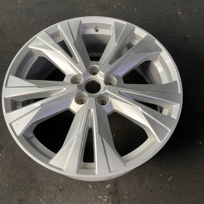 20" PATHFINDER 18-19 20x7.5 , silver Original OEM Wheel Rim - Close-Up Detail