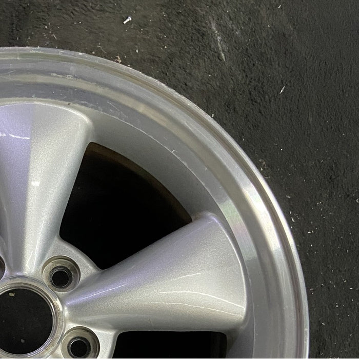 17" MUSTANG 05 17x8 cast aluminum funnel 5 spoke sparkle silver Original OEM - Close-Up Detail