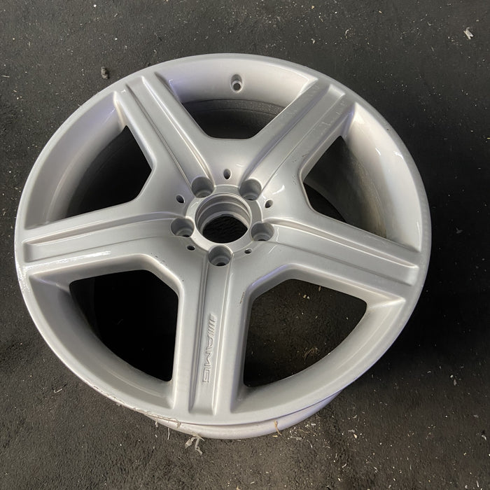 19" MERCEDES CL-CLASS 08-09 216 Type; CL550, 19x9.5, 5 spoke Original OEM Wheel - Close-Up Detail