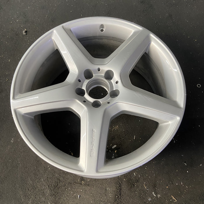 19" MERCEDES S-CLASS 08 230 Type; SL55, 19x8.5, 1 piece Original OEM Wheel Rim - Close-Up Detail