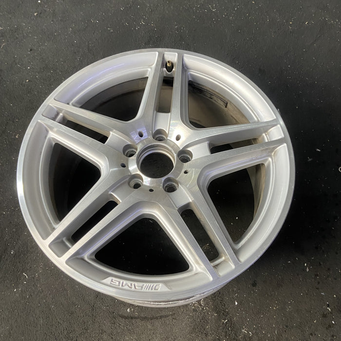 18" MERCEDES C-CLASS 08-09 204 Type; C300, 18x8.5 Original OEM Wheel Rim - Close-Up Detail