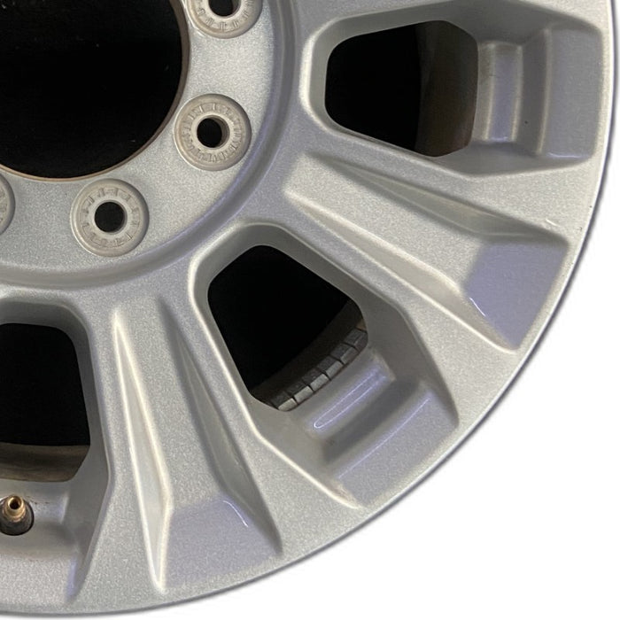 18" FORD F250SD PICKUP 20-22 18x8 aluminum 8 spoke silver Original OEM Wheel Rim - Close-Up Detail