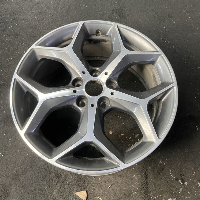 18" BMW X1 16-20 18x7.5 , , solid Y spoke Original OEM Wheel Rim - Close-Up Detail