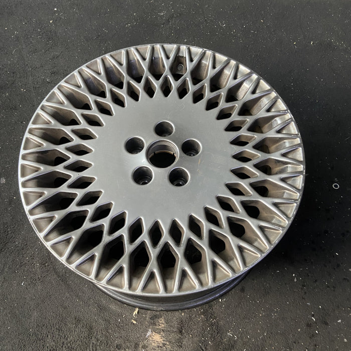 19" G80 22 19x9.5 , diamond spoke Original OEM Wheel Rim - Close-Up Detail