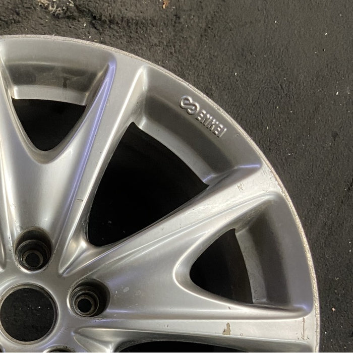 18" INFINITI G25 11-12 18x8.5 alloy rear 5 V spoke design Sdn Original OEM - Close-Up Detail