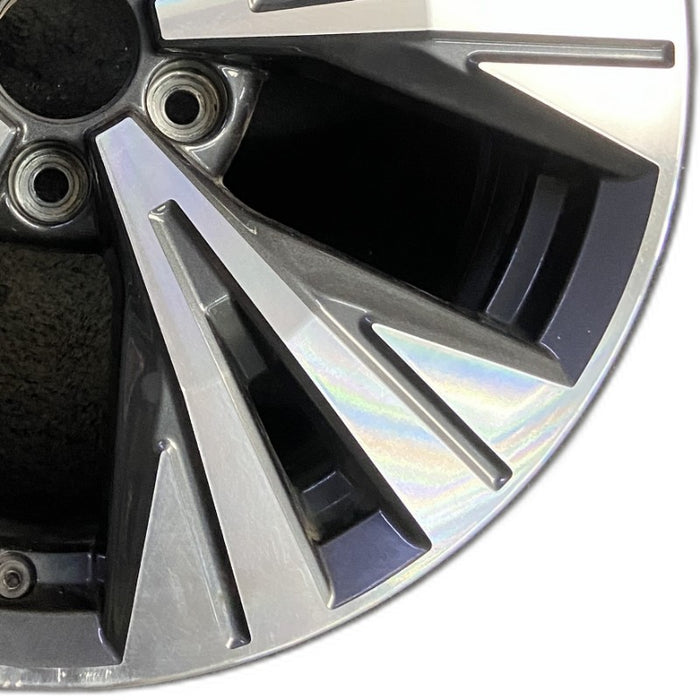 18" ROGUE 21-22 18x7.5 alloy 10 spoke Original OEM Wheel Rim - Close-Up Detail