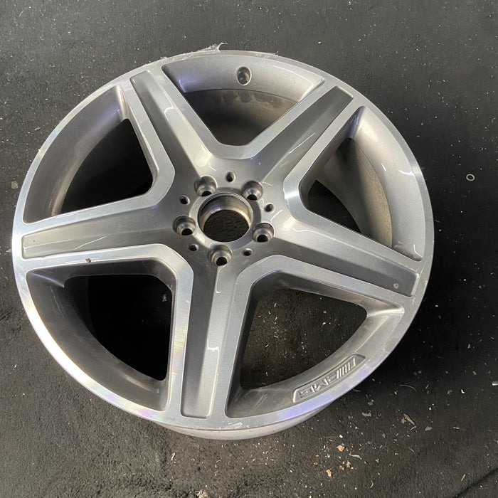 20" MERCEDES GLE-CLASS 16 166 Type, , GLE300d, 20x9, w/AMG, silver accents - Close-Up Detail