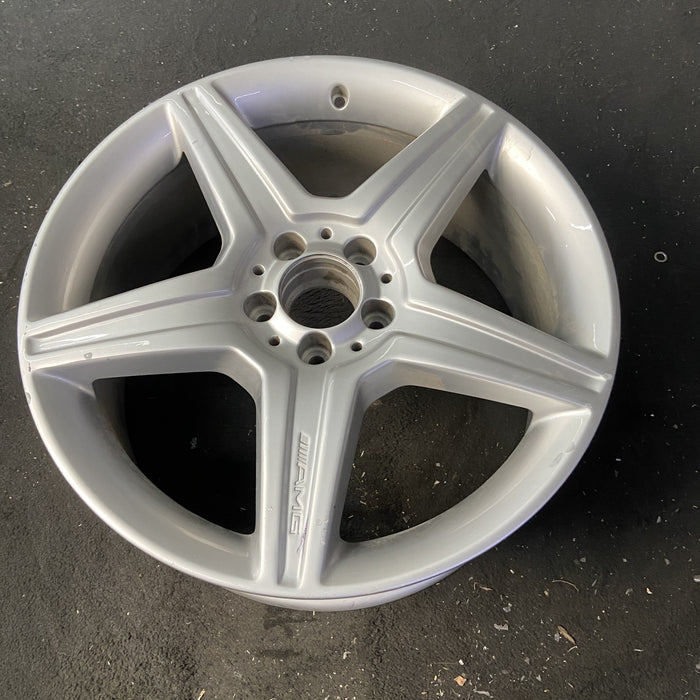 19" MERCEDES CL-CLASS 10 216 Type; CL550, 19x8.5, 5 spoke Original OEM Wheel Rim - Close-Up Detail