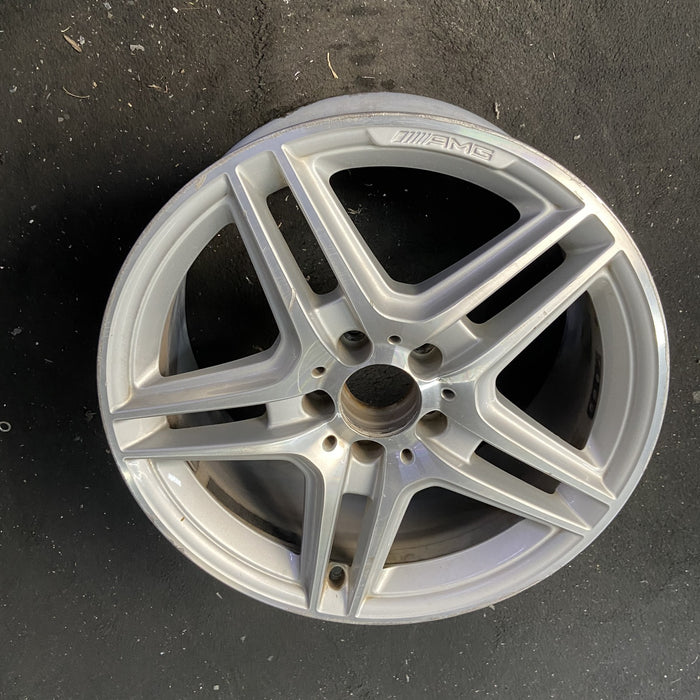 18" MERCEDES E-CLASS 11 207 Type, Cpe, E550, 18x8.5 Original OEM Wheel Rim - Close-Up Detail