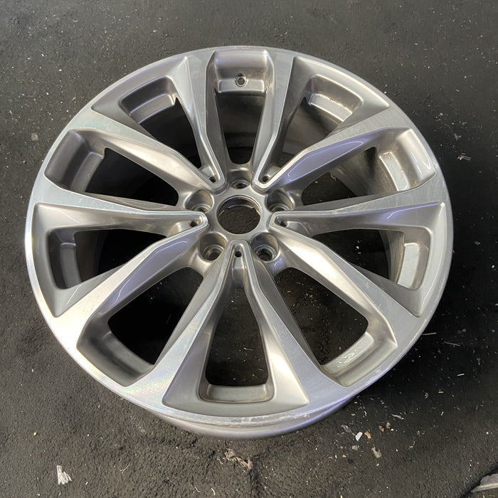 19" BMW X3 18-20 19x7.5 , 5 spoke, V spoke, wide spoke Original OEM Wheel Rim - Close-Up Detail