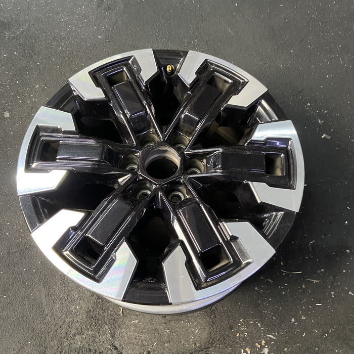 17" FRONTIER 22-24 17x7.5, alloy , single spoke Original OEM Wheel Rim - Close-Up Detail