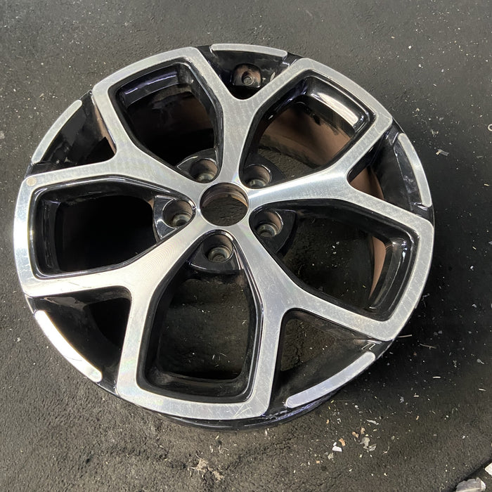 18" VELOSTER 19-20 18x7.5 , 5 spoke, Y spoke Original OEM Wheel Rim - Close-Up Detail