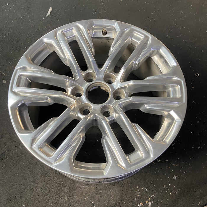 20" YUKON 21 20x9, , polished, opt NZG Original OEM Wheel Rim - Close-Up Detail