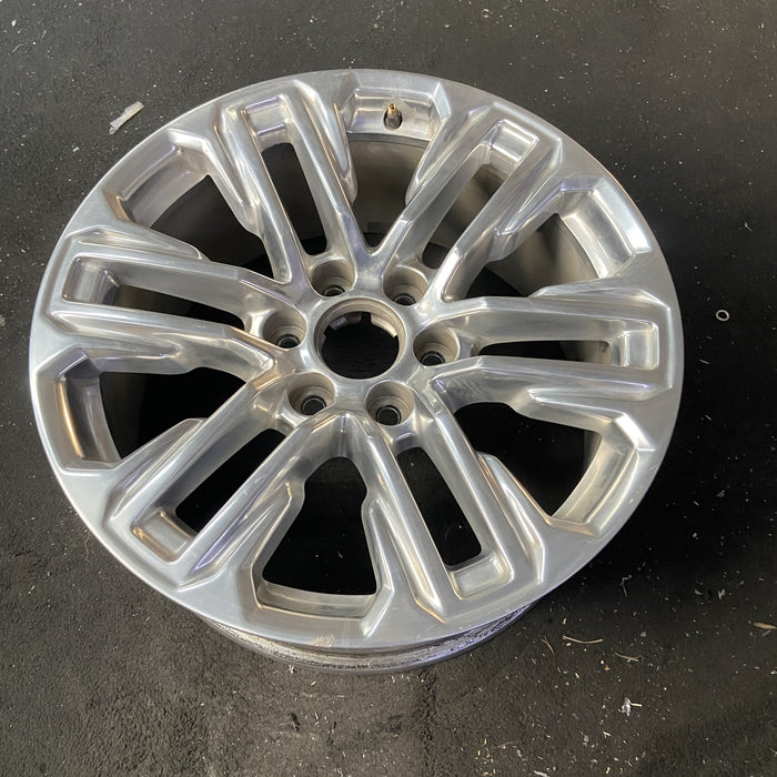 20" YUKON 21 20x9, , polished, opt NZG Original OEM Wheel Rim - Close-Up Detail