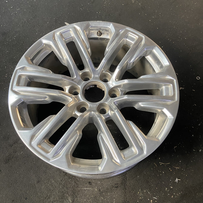 20" YUKON 21 20x9, , polished, opt NZG Original OEM Wheel Rim - Close-Up Detail