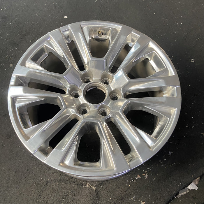 20" SIERRA 1500 PICKUP 19 , 20x9, 12 spoke, V spoke, opt RTL Original OEM Wheel - Close-Up Detail