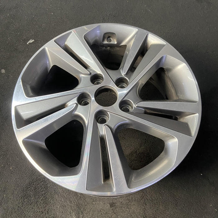 17" ELANTRA 17 17x7 , Sdn Original OEM Wheel Rim - Close-Up Detail