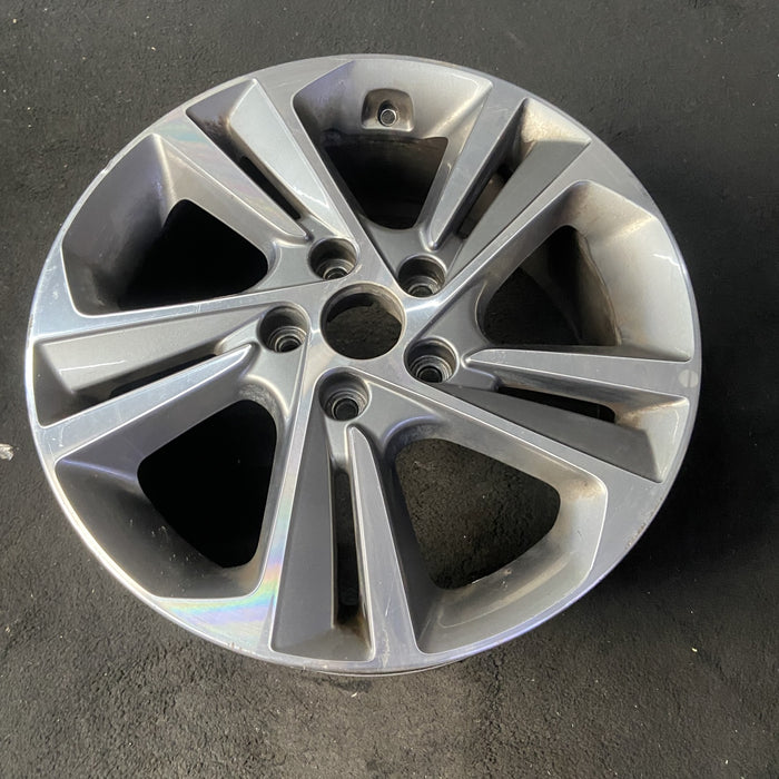 17" ELANTRA 17 17x7 , Sdn Original OEM Wheel Rim - Close-Up Detail