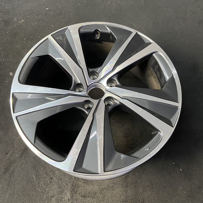 19" LEXUS RX350 23-25 19x8 Original OEM Wheel Rim - Close-Up Detail