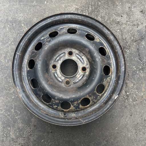 14" FOCUS 00-04 14x5.5 Original OEM Wheel Rim - Angle View