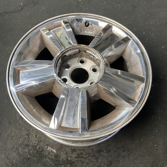 20" AVALANCHE 1500 09-10 20x8.5, 5 spoke, covered lug nuts, grooved spoke - Close-Up Detail