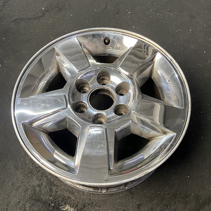 18" AVALANCHE 1500 09-10 18x8", , exposed lug nuts Original OEM Wheel Rim - Close-Up Detail