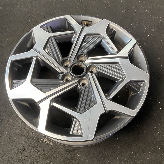 20" PALISADE 21-22 20x7.5 , H spoke Original OEM Wheel Rim - Close-Up Detail