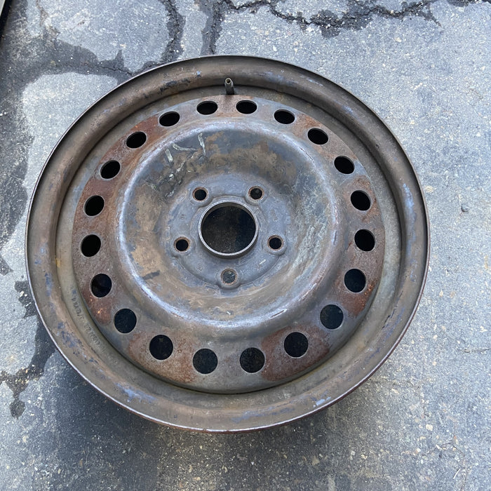 16" ELEMENT 03-04 16x6.5, steel Original OEM Wheel Rim - Close-Up Detail