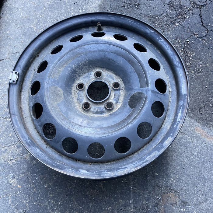 16" BEETLE 98-10 16x6.5, steel Original OEM Wheel Rim - Close-Up Detail