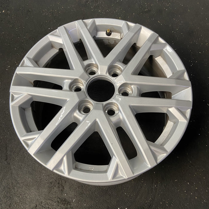 18" SEQUOIA 23-24 18x7.5, 6 double spoke, silver Original OEM Wheel Rim - Close-Up Detail
