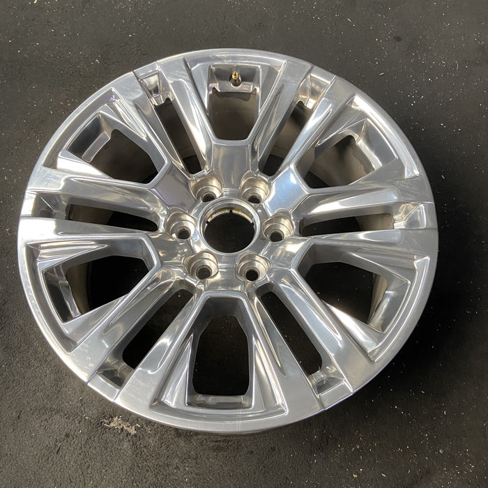 20" SIERRA 1500 PICKUP 19 , 20x9, 12 spoke, V spoke, opt RTL Original OEM Wheel - Close-Up Detail