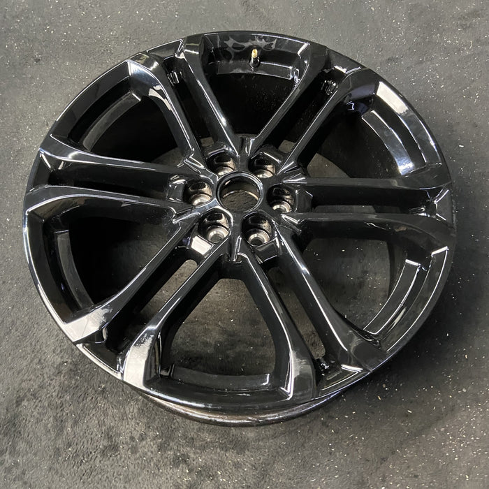 22" ACADIA 25 22x8.5, , twin spoke Original OEM Wheel Rim - Close-Up Detail