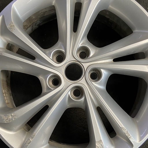 18" ENCORE GX 20 18x7.5 5 split spoke silver opt RQH Original OEM Wheel Rim - Angle View