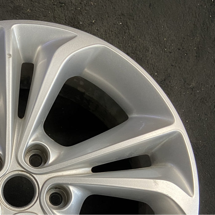 18" ENCORE GX 20 18x7.5 5 split spoke silver opt RQH Original OEM Wheel Rim - Close-Up Detail