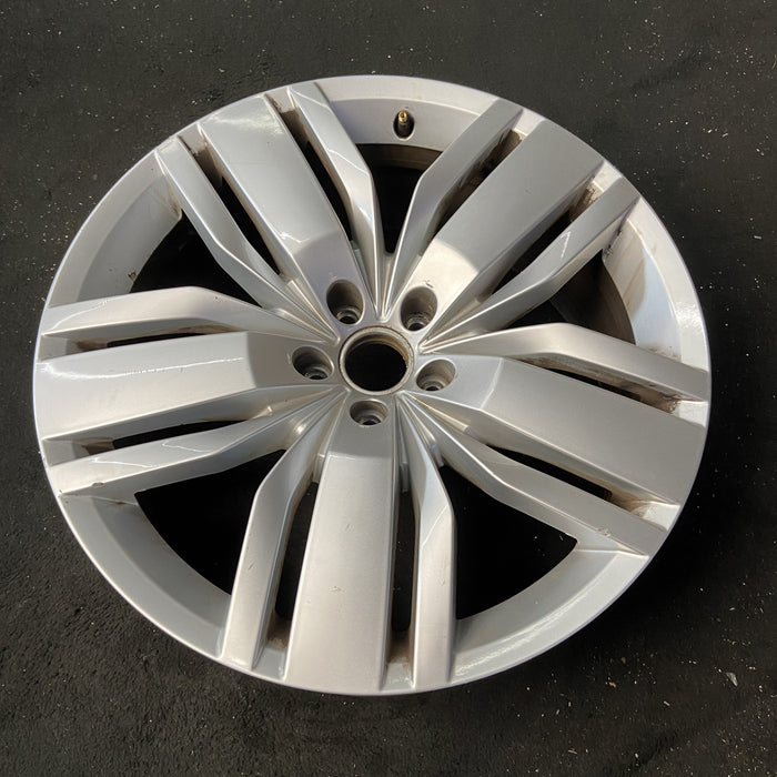 20" ATLAS 18-20 20x8 , , triple spoke, silver Original OEM Wheel Rim - Close-Up Detail
