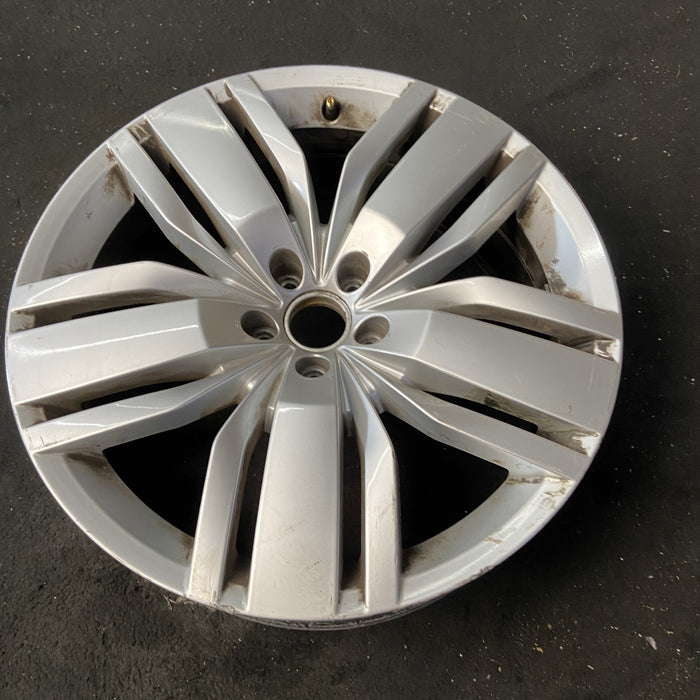 20" ATLAS 18-20 20x8 , , triple spoke, silver Original OEM Wheel Rim - Close-Up Detail
