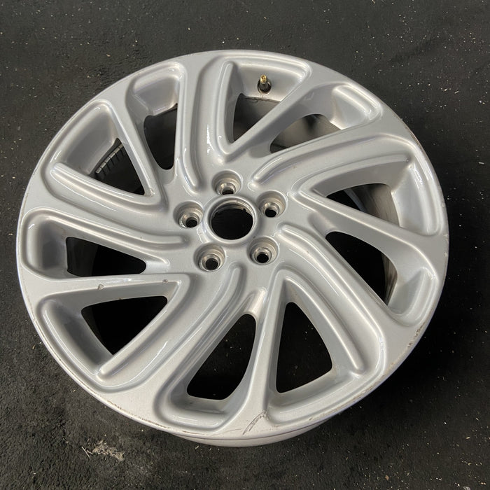 18" CORSAIR 20-25 18x7.5, 10 spoke Original OEM Wheel Rim - Close-Up Detail