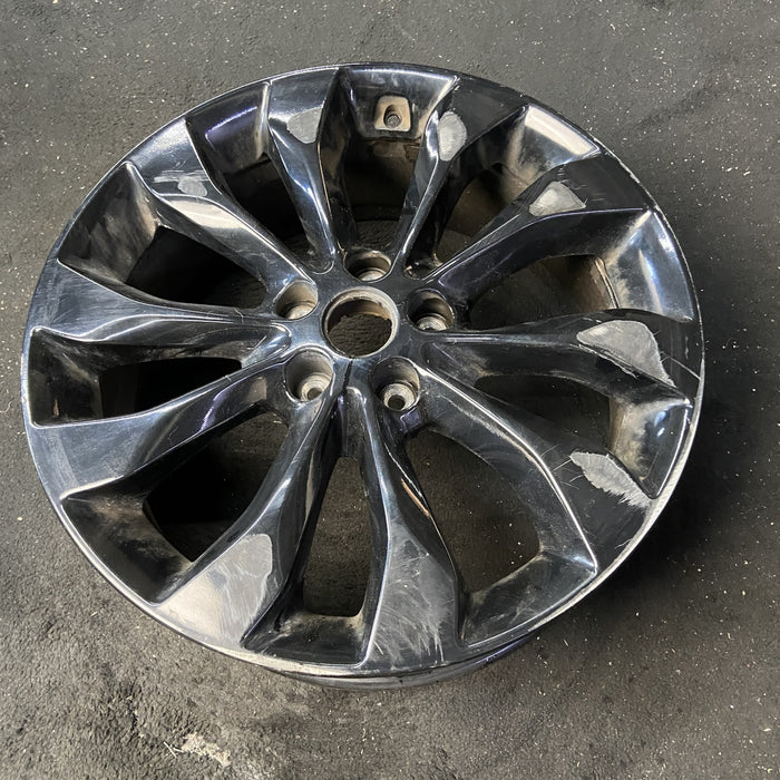 19" SORENTO 19 19x7.5 , 10 spoke Original OEM Wheel Rim - Close-Up Detail