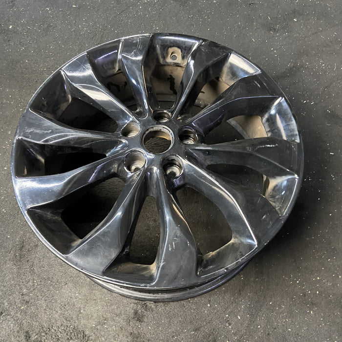19" SORENTO 19 19x7.5 , 10 spoke Original OEM Wheel Rim - Close-Up Detail