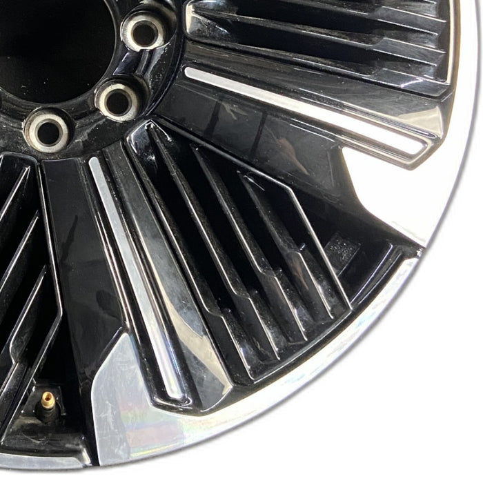 24" ESCALADE IQ 25 24x9 single spoke gloss black opt RDV Original OEM Wheel Rim - Close-Up Detail
