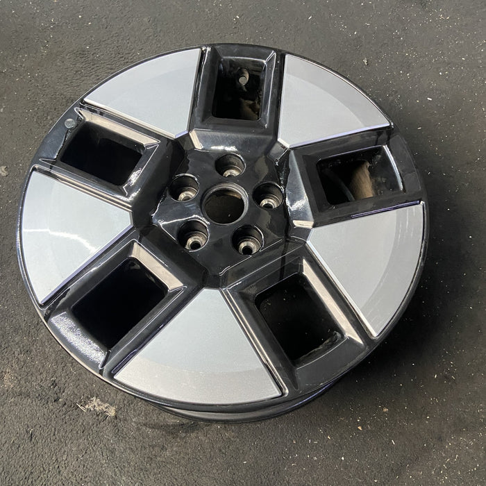 18" SANTA FE 24-25 hybrid, 18x7.5 Original OEM Wheel Rim - Close-Up Detail