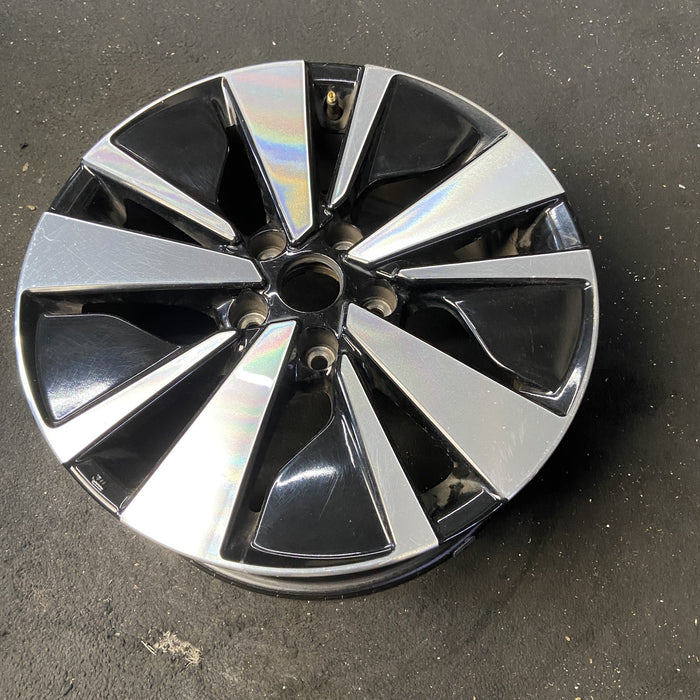 17" ALTIMA 19-22 17x7.5 , 10 spoke Original OEM Wheel Rim - Close-Up Detail