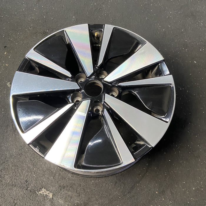 17" ALTIMA 19-22 17x7.5 , 10 spoke Original OEM Wheel Rim - Close-Up Detail