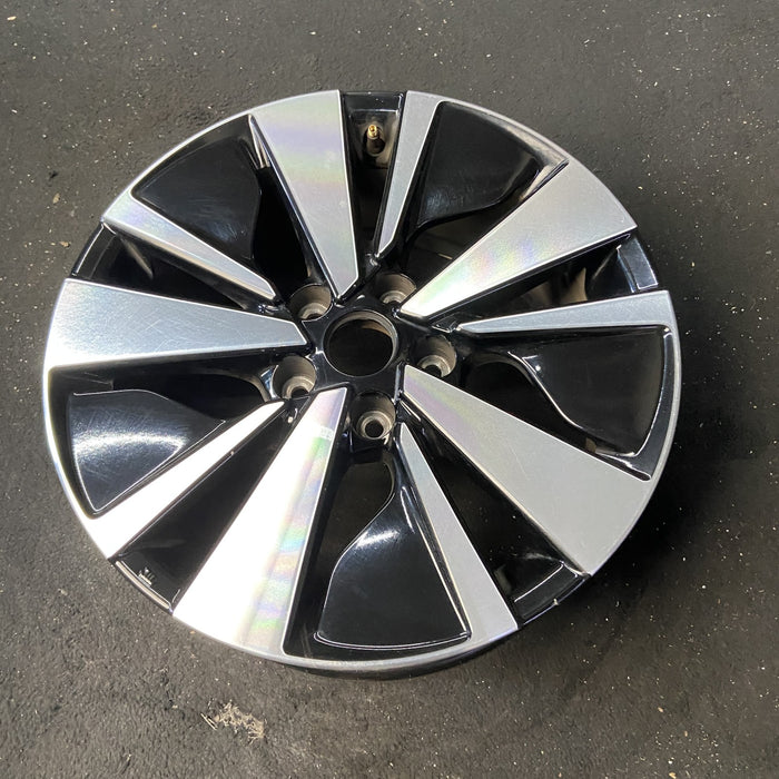 17" ALTIMA 19-22 17x7.5 , 10 spoke Original OEM Wheel Rim - Close-Up Detail