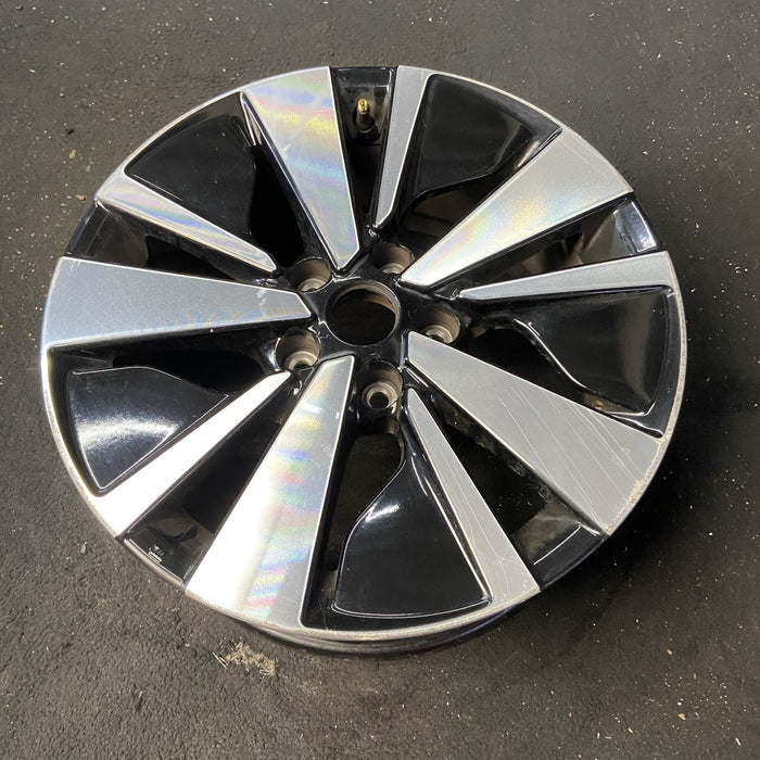17" ALTIMA 19-22 17x7.5 , 10 spoke Original OEM Wheel Rim - Close-Up Detail