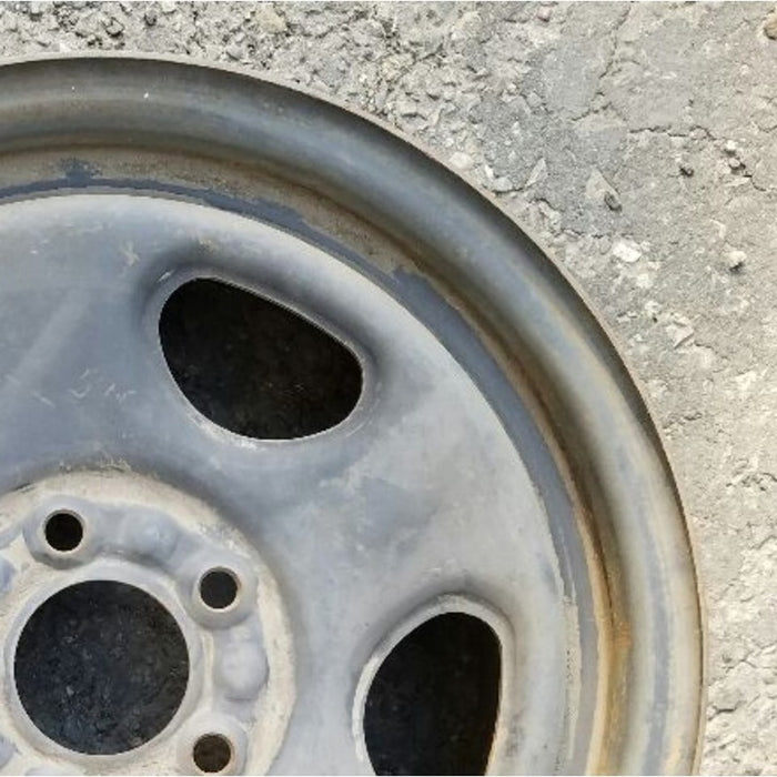 16" CONCORDE 93-95 16x7, steel Original OEM Wheel Rim - Close-Up Detail