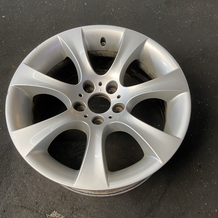 18" BMW 525i 04-05 18x8 , 7 spoke, flared end spoke Original OEM Wheel Rim - Close-Up Detail